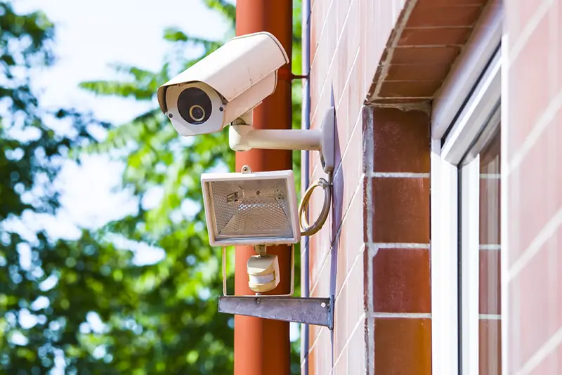 نصب دوربین برای جلوگیری از دزدی منزل