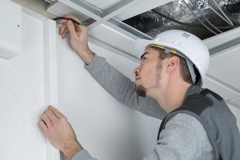 کشیدن کابل‌ها به سنسورها و تجهیزات